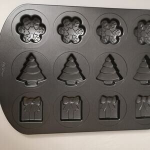WILTON Christmas Treats Made Simple Holiday Shapes Cookie Pan Gifts Bakeware